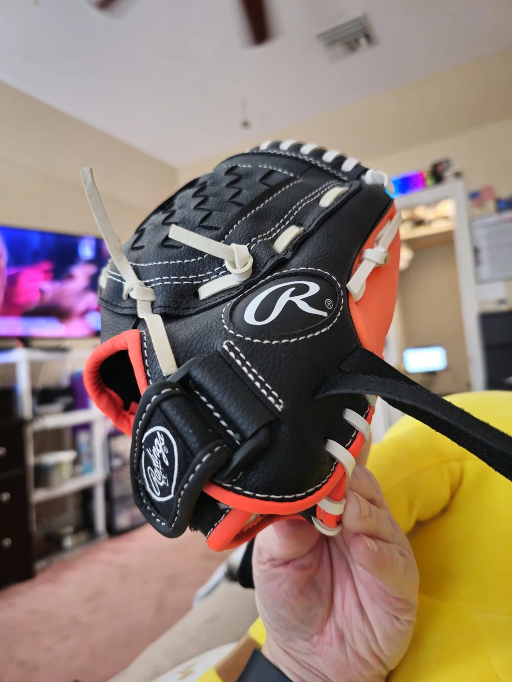 Never Used Rawlings Players Series PL105NO (10 1/2-inch youth glove) (NWOT)